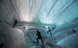 Illustration for article titled Being Trapped Inside This Giant Plastic Space Time Foam Art Installation Looks Like Out of This World Fun